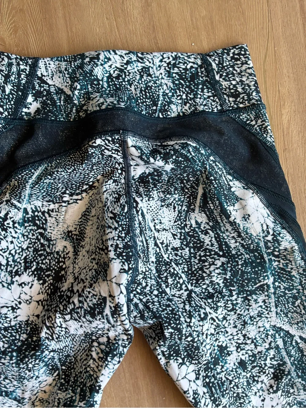 Lululemon Never Still Crop leggings sheer mesh  *21